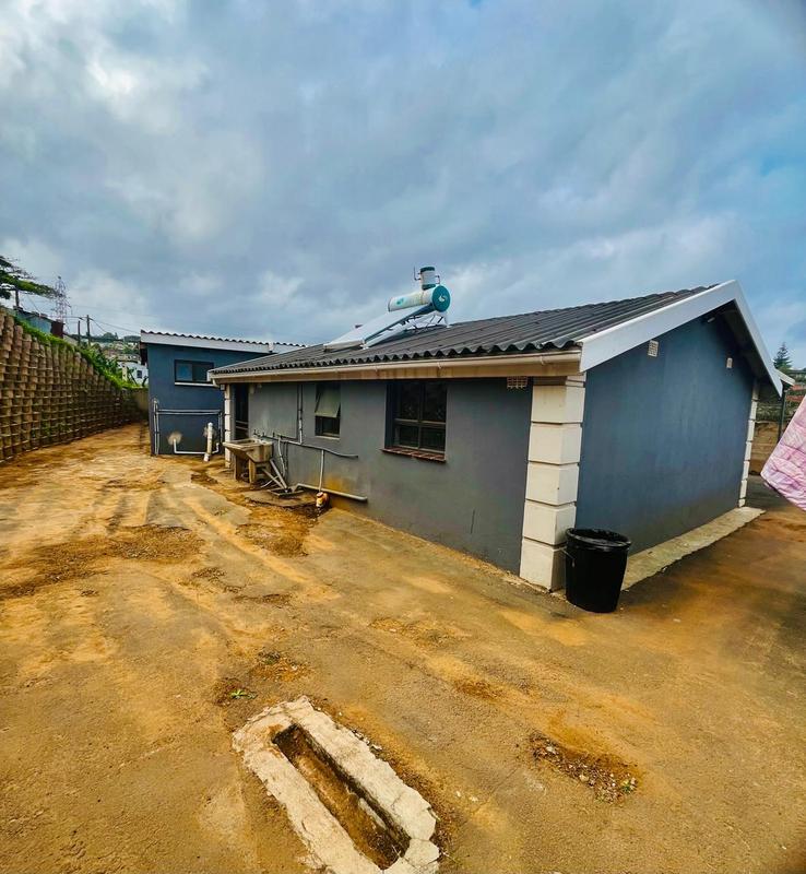 5 Bedroom Property for Sale in Umlazi KwaZulu-Natal