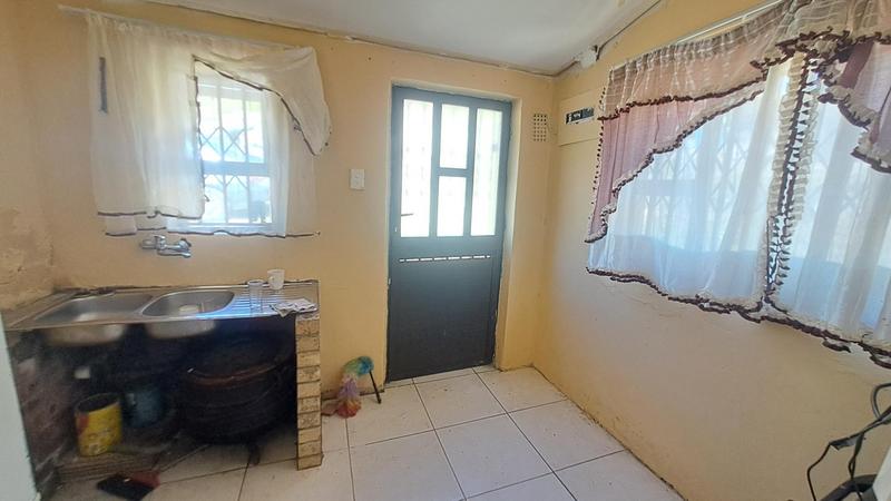 To Let 2 Bedroom Property for Rent in Umlazi KwaZulu-Natal