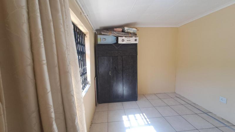To Let 2 Bedroom Property for Rent in Umlazi KwaZulu-Natal