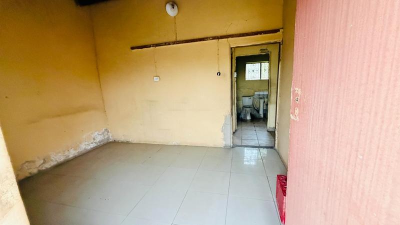 2 Bedroom Property for Sale in Umlazi KwaZulu-Natal