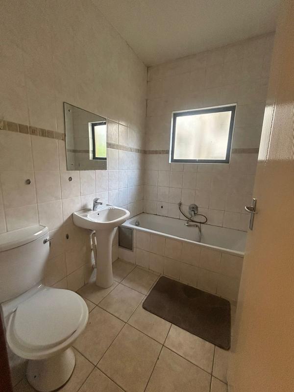 To Let 2 Bedroom Property for Rent in Margate KwaZulu-Natal