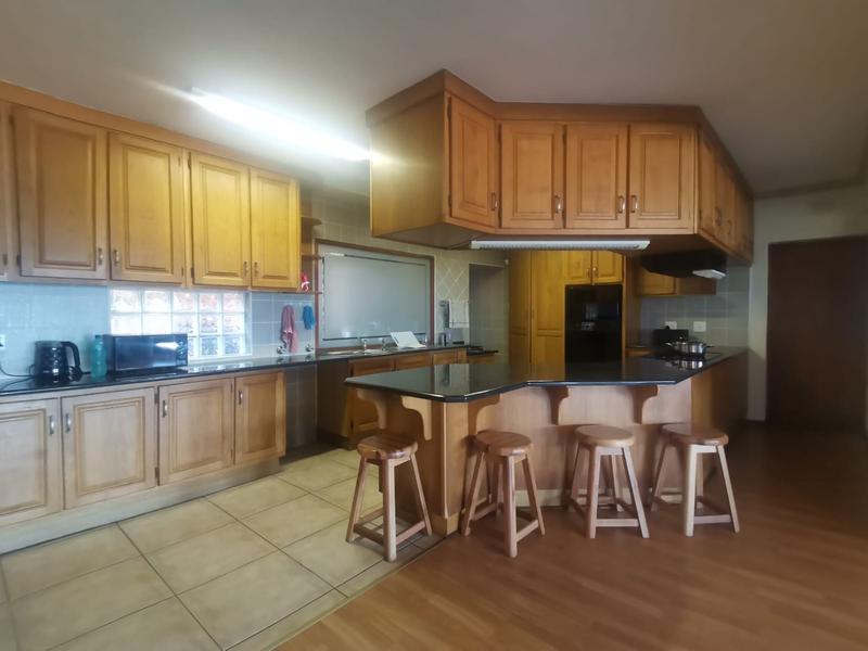 To Let 5 Bedroom Property for Rent in Uvongo KwaZulu-Natal