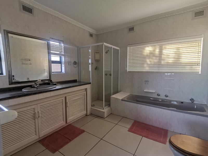 To Let 5 Bedroom Property for Rent in Uvongo KwaZulu-Natal