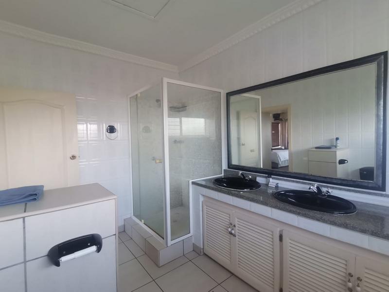 To Let 5 Bedroom Property for Rent in Uvongo KwaZulu-Natal