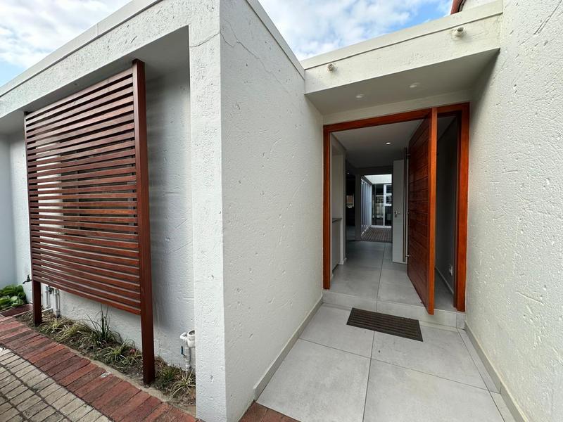 To Let 4 Bedroom Property for Rent in La Lucia KwaZulu-Natal