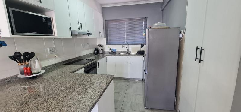 To Let 2 Bedroom Property for Rent in Windermere KwaZulu-Natal