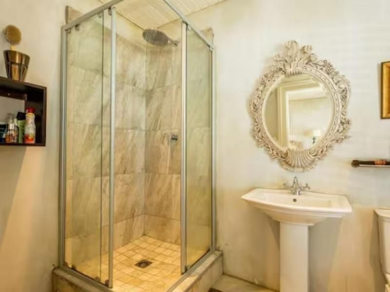 To Let 7 Bedroom Property for Rent in Tinley Manor KwaZulu-Natal