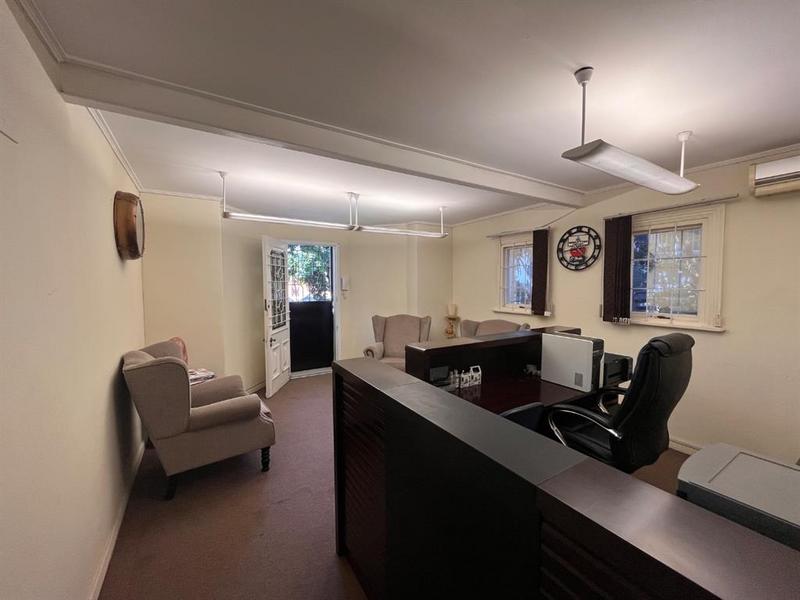 To Let Commercial Property for Rent in Essenwood KwaZulu-Natal