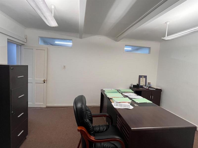 To Let Commercial Property for Rent in Essenwood KwaZulu-Natal