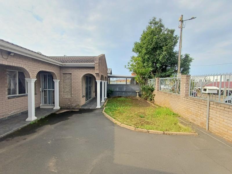 4 Bedroom Property for Sale in Stonebridge KwaZulu-Natal