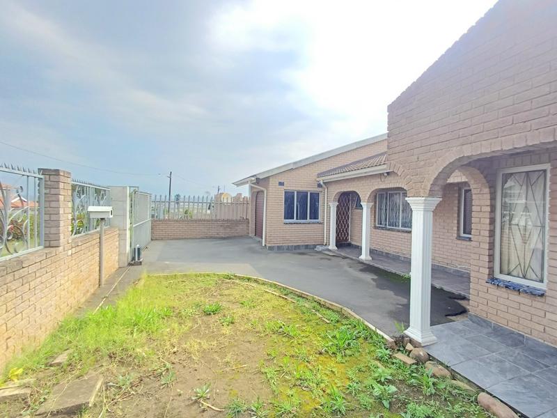 4 Bedroom Property for Sale in Stonebridge KwaZulu-Natal