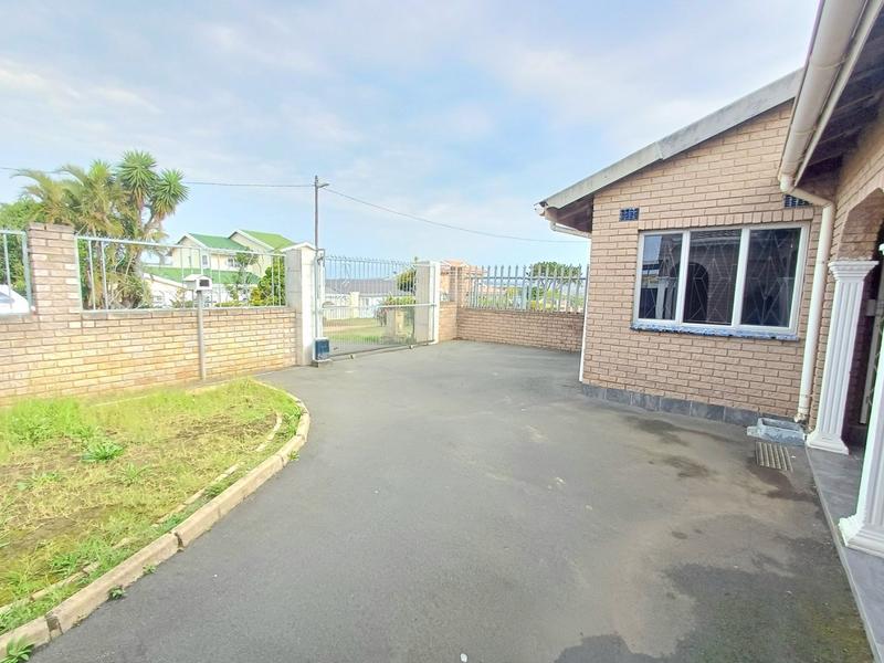 4 Bedroom Property for Sale in Stonebridge KwaZulu-Natal