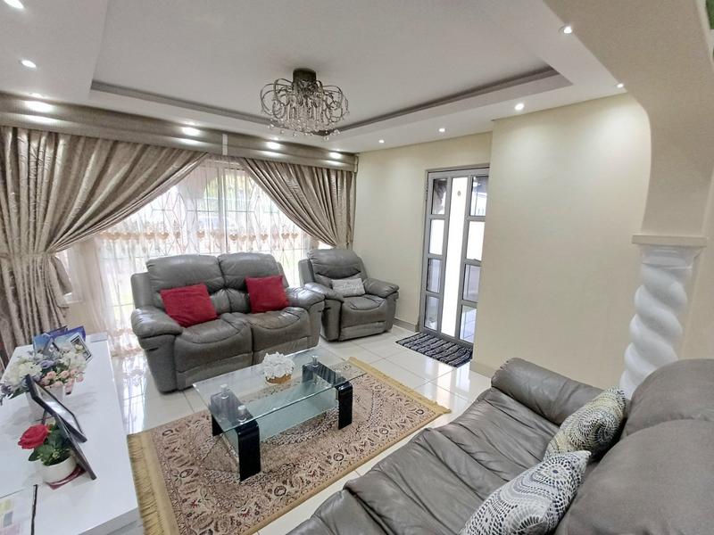 4 Bedroom Property for Sale in Stonebridge KwaZulu-Natal