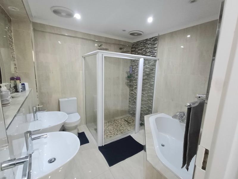 4 Bedroom Property for Sale in Stonebridge KwaZulu-Natal