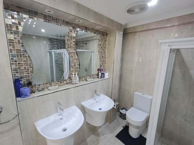4 Bedroom Property for Sale in Stonebridge KwaZulu-Natal