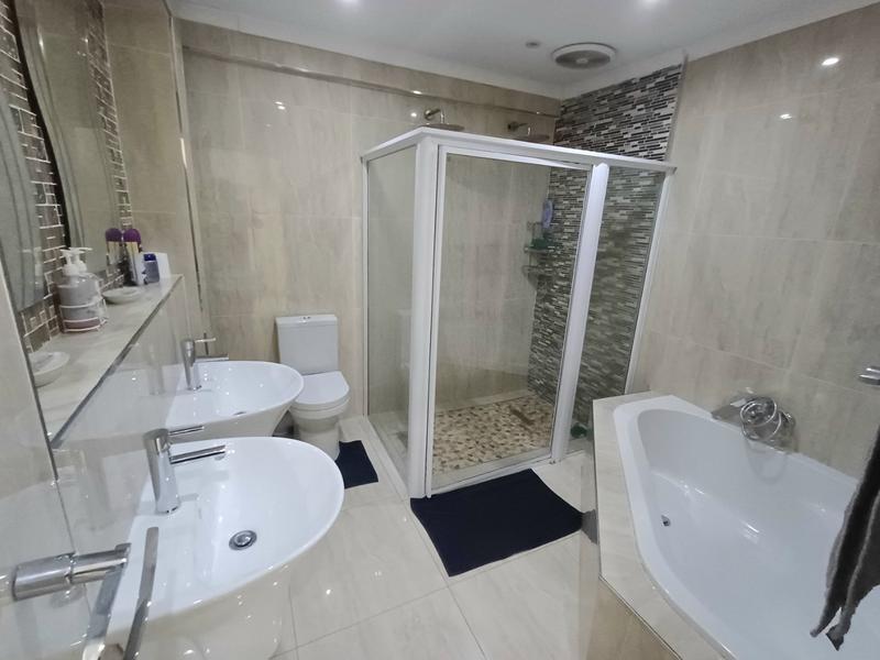 4 Bedroom Property for Sale in Stonebridge KwaZulu-Natal