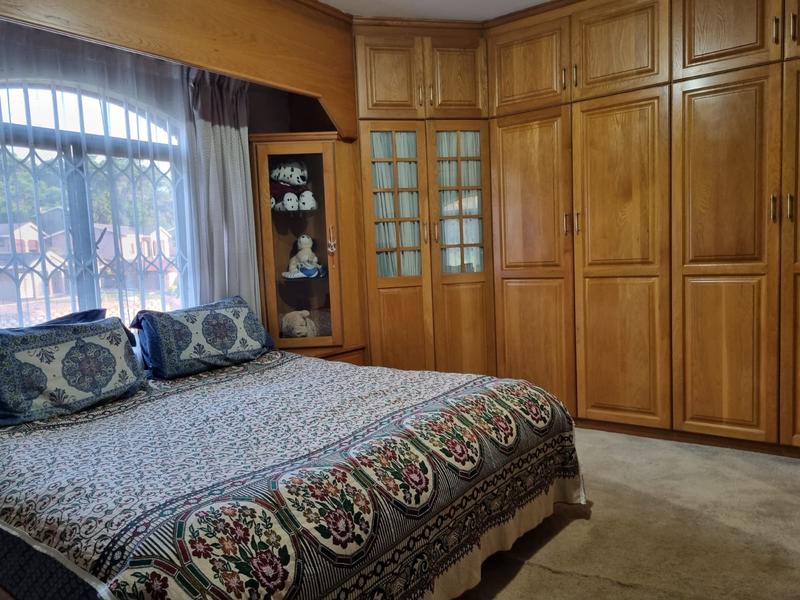 4 Bedroom Property for Sale in Regency Park KwaZulu-Natal