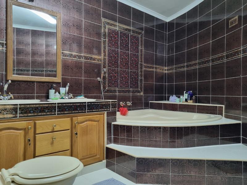 4 Bedroom Property for Sale in Regency Park KwaZulu-Natal