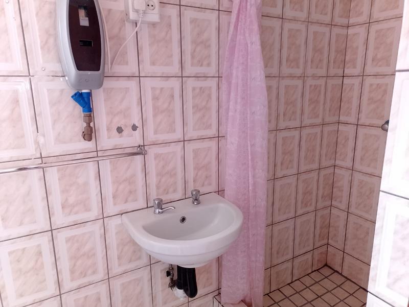 To Let 1 Bedroom Property for Rent in Empangeni Central KwaZulu-Natal