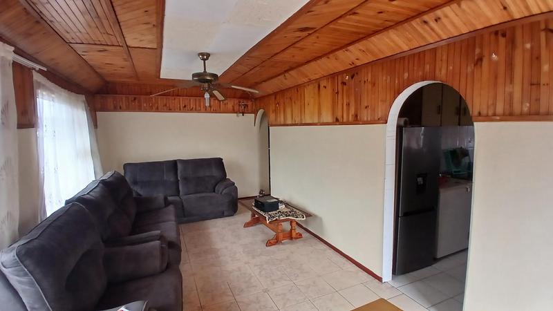3 Bedroom Property for Sale in Umlazi KwaZulu-Natal