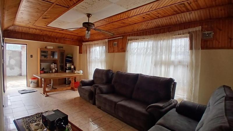 3 Bedroom Property for Sale in Umlazi KwaZulu-Natal