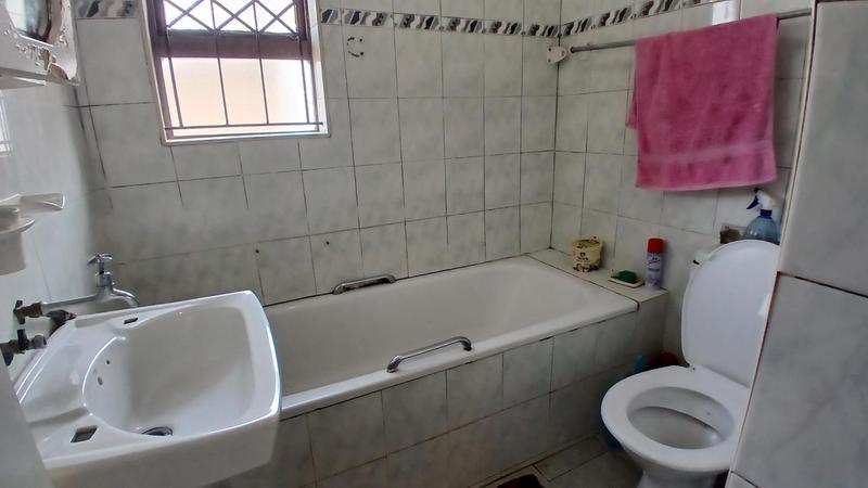 3 Bedroom Property for Sale in Umlazi KwaZulu-Natal