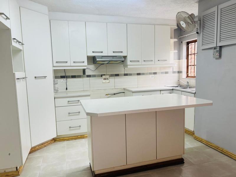 To Let 3 Bedroom Property for Rent in Manors KwaZulu-Natal