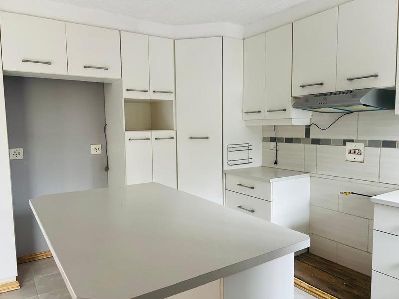 To Let 3 Bedroom Property for Rent in Manors KwaZulu-Natal
