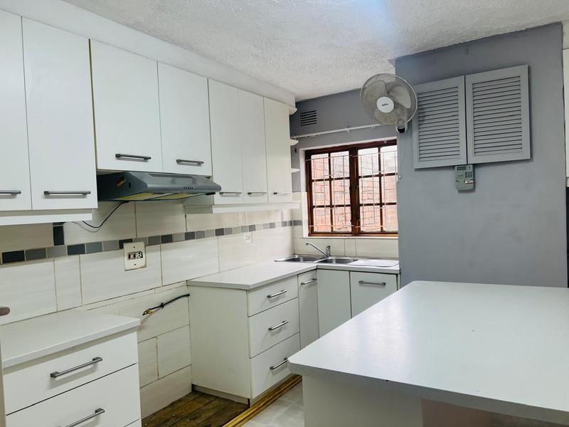 To Let 3 Bedroom Property for Rent in Manors KwaZulu-Natal