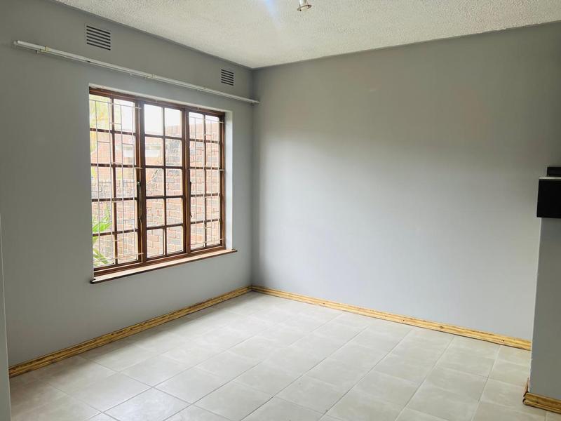 To Let 3 Bedroom Property for Rent in Manors KwaZulu-Natal
