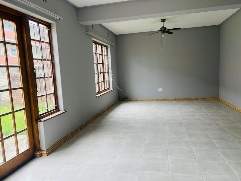 To Let 3 Bedroom Property for Rent in Manors KwaZulu-Natal