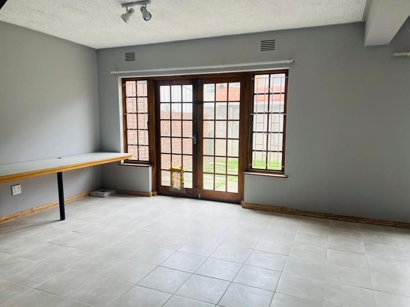 To Let 3 Bedroom Property for Rent in Manors KwaZulu-Natal