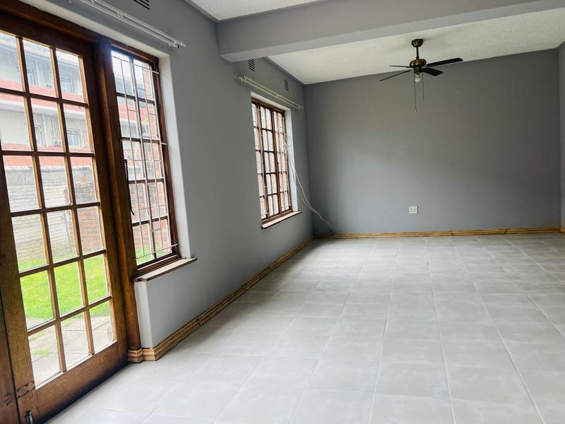 To Let 3 Bedroom Property for Rent in Manors KwaZulu-Natal