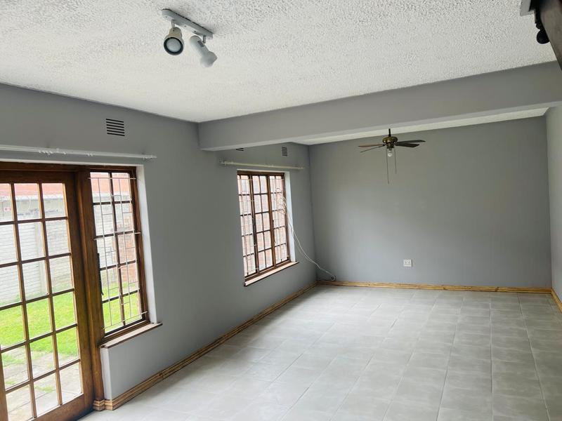 To Let 3 Bedroom Property for Rent in Manors KwaZulu-Natal