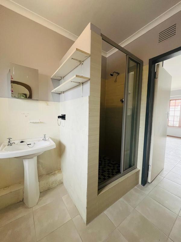 To Let 3 Bedroom Property for Rent in Manors KwaZulu-Natal