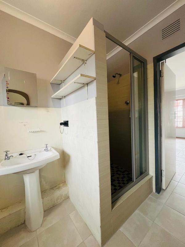 To Let 3 Bedroom Property for Rent in Manors KwaZulu-Natal