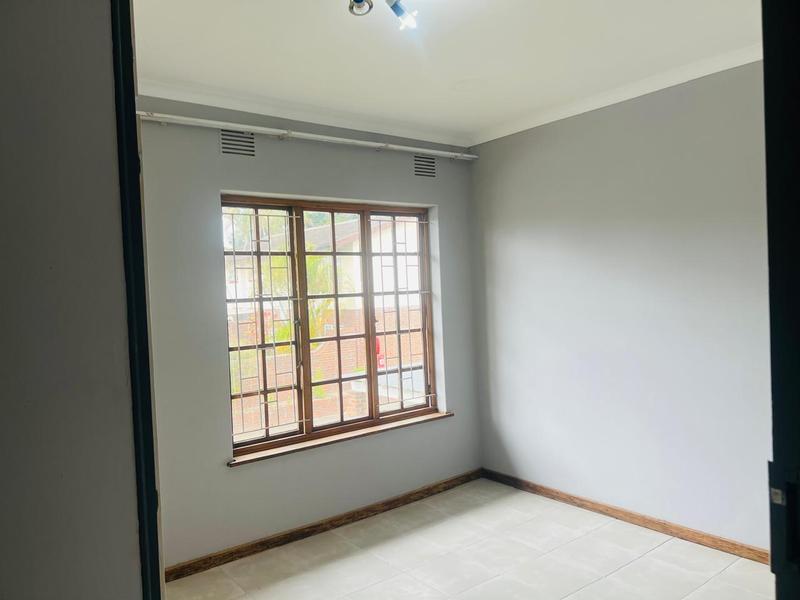 To Let 3 Bedroom Property for Rent in Manors KwaZulu-Natal