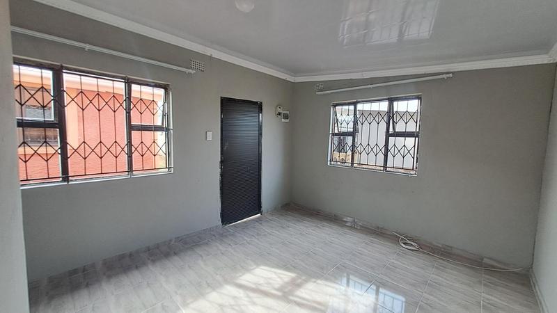 To Let 1 Bedroom Property for Rent in Kwamakhutha KwaZulu-Natal
