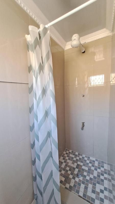 To Let 1 Bedroom Property for Rent in Kwamakhutha KwaZulu-Natal
