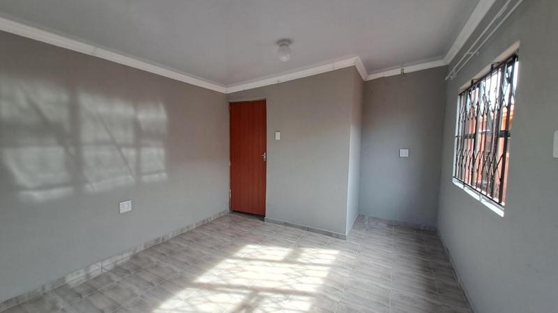 To Let 1 Bedroom Property for Rent in Kwamakhutha KwaZulu-Natal