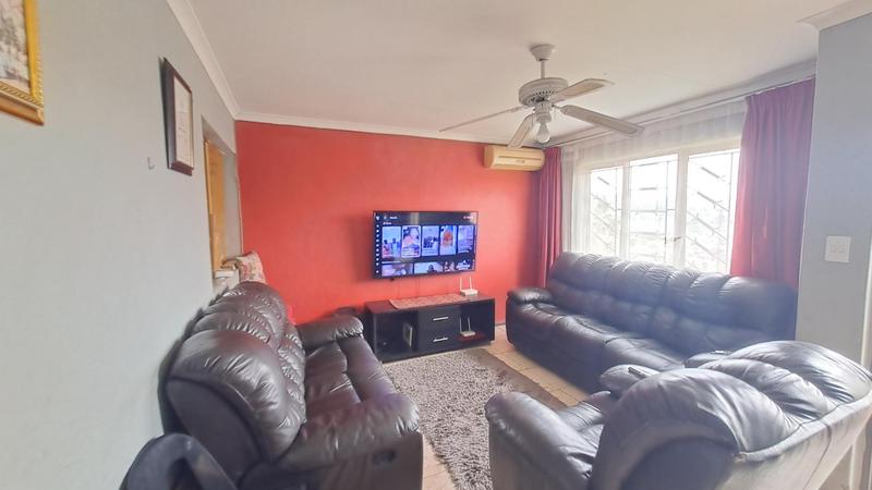 To Let 3 Bedroom Property for Rent in Umlazi KwaZulu-Natal