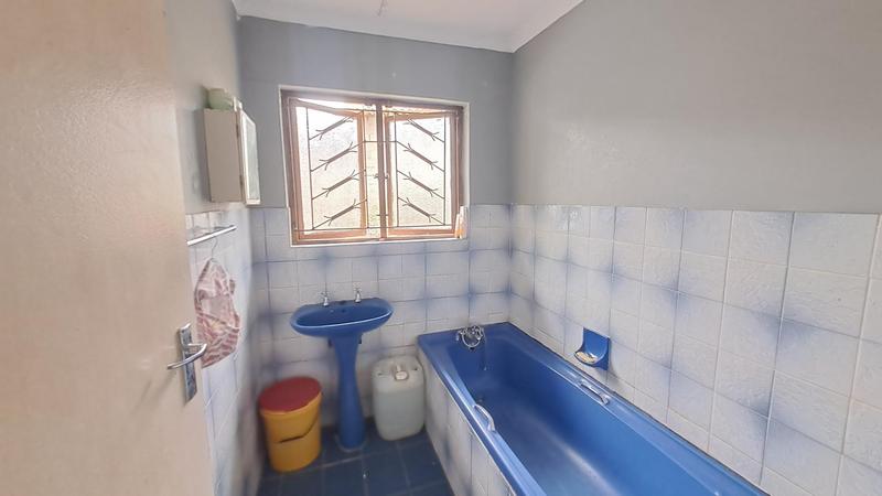 To Let 3 Bedroom Property for Rent in Umlazi KwaZulu-Natal