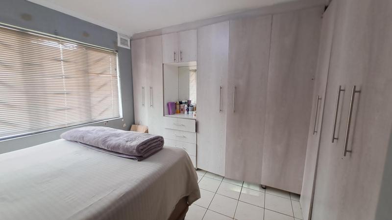 To Let 3 Bedroom Property for Rent in Umlazi KwaZulu-Natal
