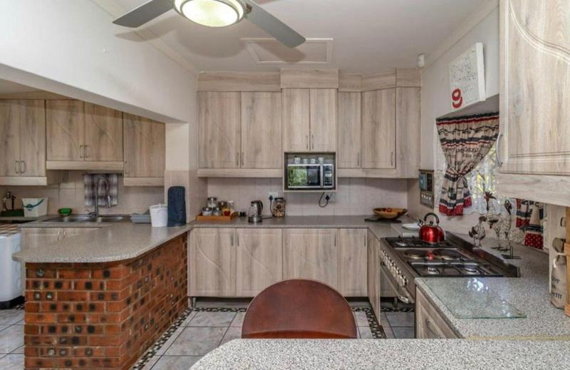 4 Bedroom Property for Sale in Amanzimtoti KwaZulu-Natal