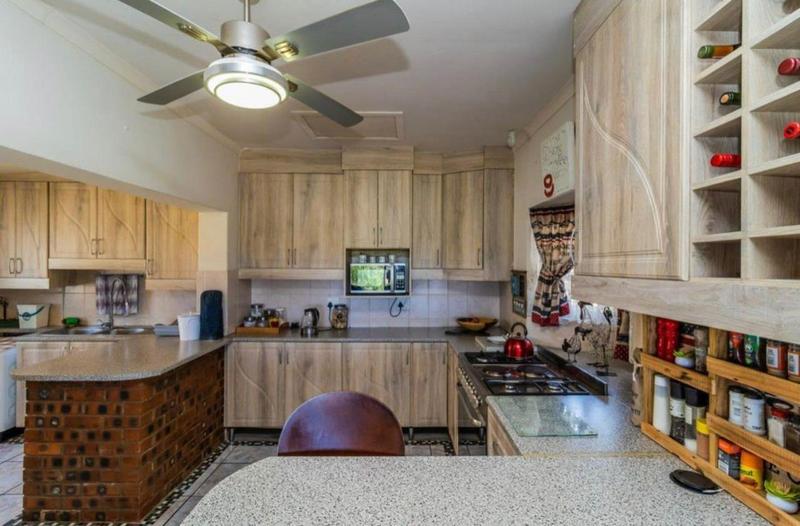 4 Bedroom Property for Sale in Amanzimtoti KwaZulu-Natal