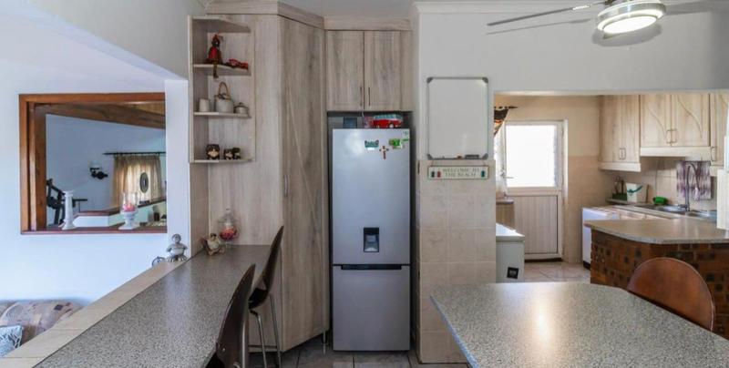 4 Bedroom Property for Sale in Amanzimtoti KwaZulu-Natal
