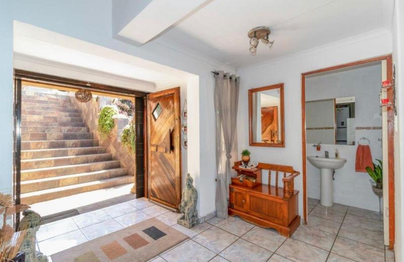 4 Bedroom Property for Sale in Amanzimtoti KwaZulu-Natal