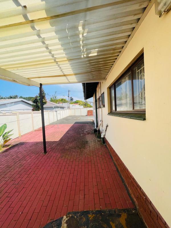 4 Bedroom Property for Sale in Amanzimtoti KwaZulu-Natal