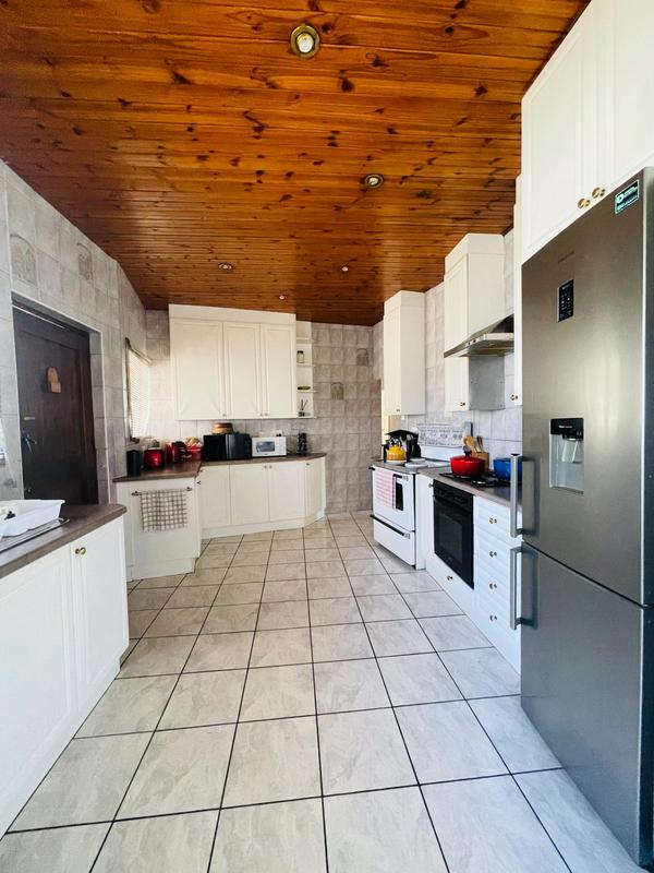 4 Bedroom Property for Sale in Amanzimtoti KwaZulu-Natal