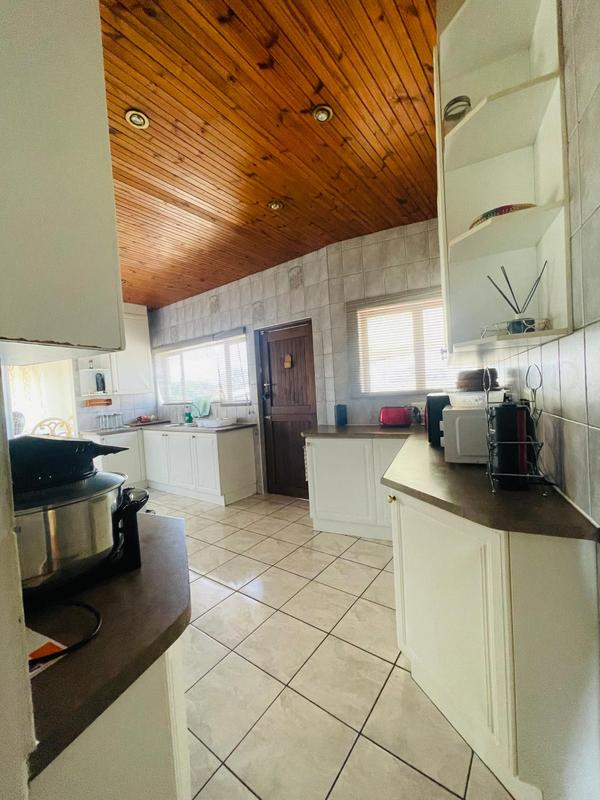 4 Bedroom Property for Sale in Amanzimtoti KwaZulu-Natal